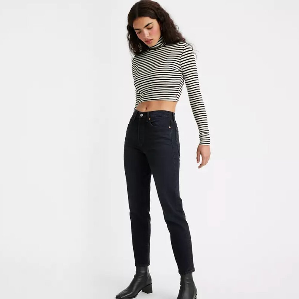 Levi's Wedgie Icon Straight Leg Jeans in Wild Bunch Washed Black